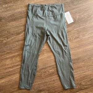 NWT Athletea Ultimate Stash Embossed 7/8 Tight. Size Medium.